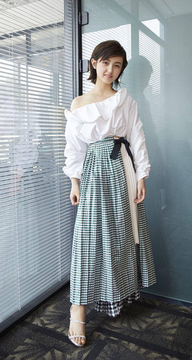 熊猫体育-
张子枫换发型了 苹果头发型简朴洁净 张子枫的小脸更显精致(图9)