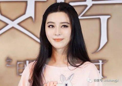 熊猫体育_
正宗公主头发型都以编发辅助 中分编发教程图解还原经典公主型！(图4)