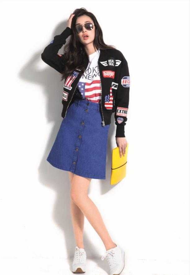 熊猫体育公司：
钟丽缇这“微胖”身材太时髦了 穿粉色棒球服配白色烂裤子 好嫩(图12)