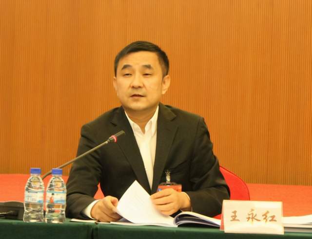 
欠债800亿逃往外洋 带走明星女友和61亿 父亲过世都没回来“熊猫体育首页”(图2)