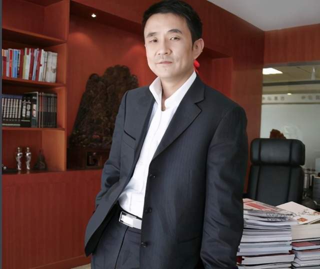 
欠债800亿逃往外洋 带走明星女友和61亿 父亲过世都没回来“熊猫体育首页”(图4)