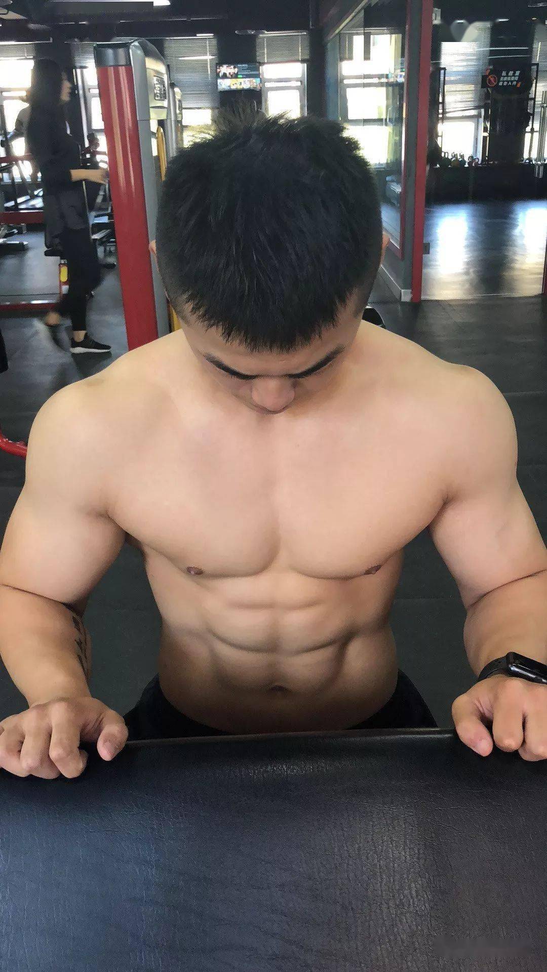 
20岁宁夏小伙练就一身肌肉,收获迷妹无数!“熊猫体育”(图6)