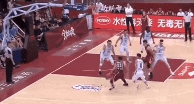 【熊猫体育公司】
球迷为吴前打行侠仗义 但想成为中国男篮的未来 请收起那些矫情！(图6)