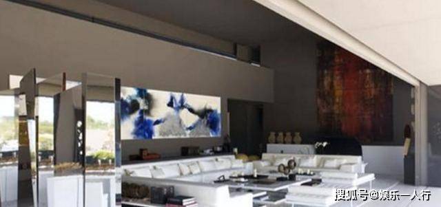 熊猫体育_
带你观光C罗的豪宅 面积差不多3个足球场 光客厅就一望无际了(图5)