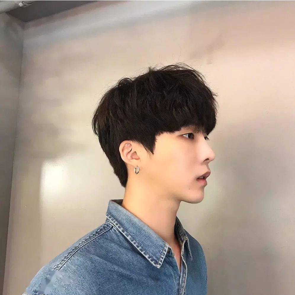 ‘熊猫体育首页’
2020年最值得剪的16款男生发型(图24)