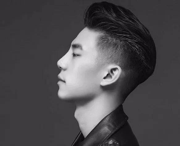 ‘熊猫体育首页’
2020年最值得剪的16款男生发型(图37)